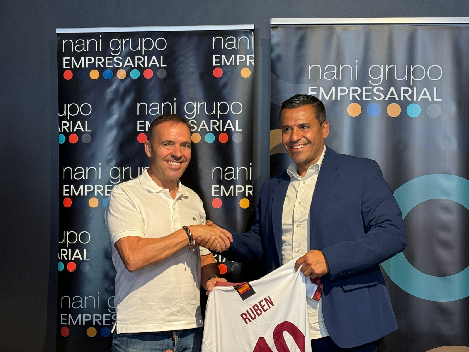 Jorge García dice que Dani Hernández ya está disponible en el Salamanca UDS y Dueñas rechaza hablar del estado del Helmántico