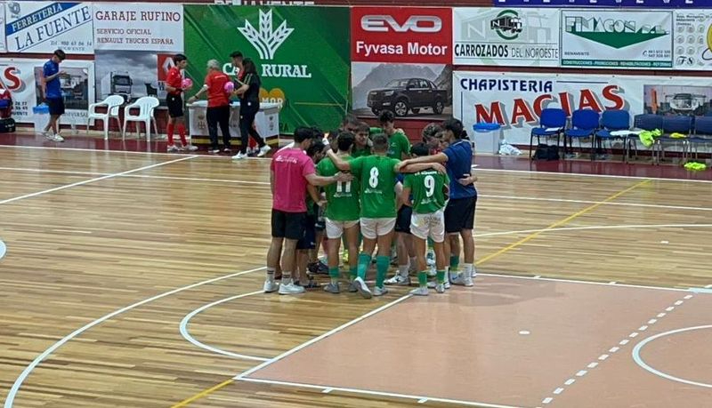 El Piensos Durán Albense compite con orgullo en su debut liguero pese a la derrota en Benavente (5-2)