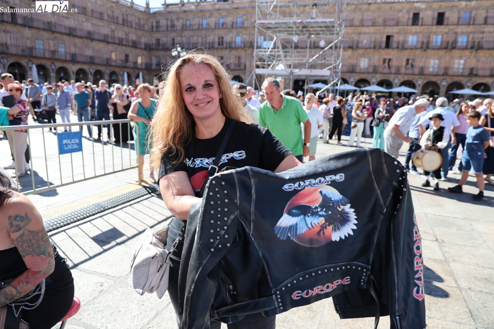 Europe en Salamanca: una fan espera 14 horas en la Plaza