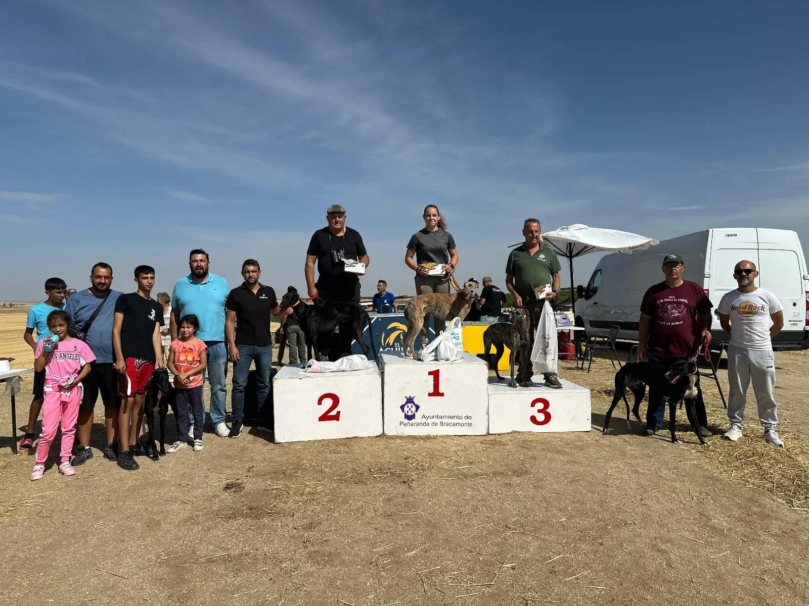 Gran éxito de participación en la II Carrera de Galgos “Ciudad de Peñaranda”