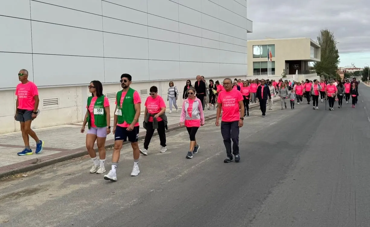 Multitudinaria marcha contra el cáncer en Peñaranda