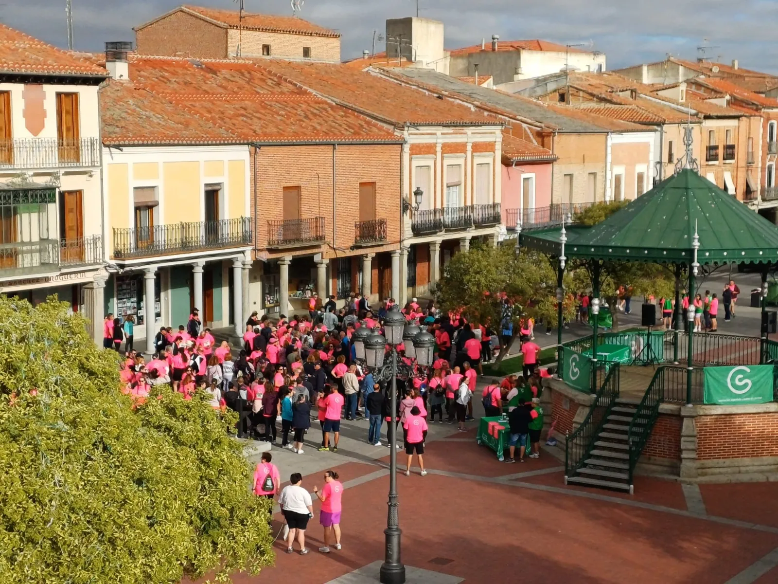 Multitudinaria marcha contra el cáncer en Peñaranda