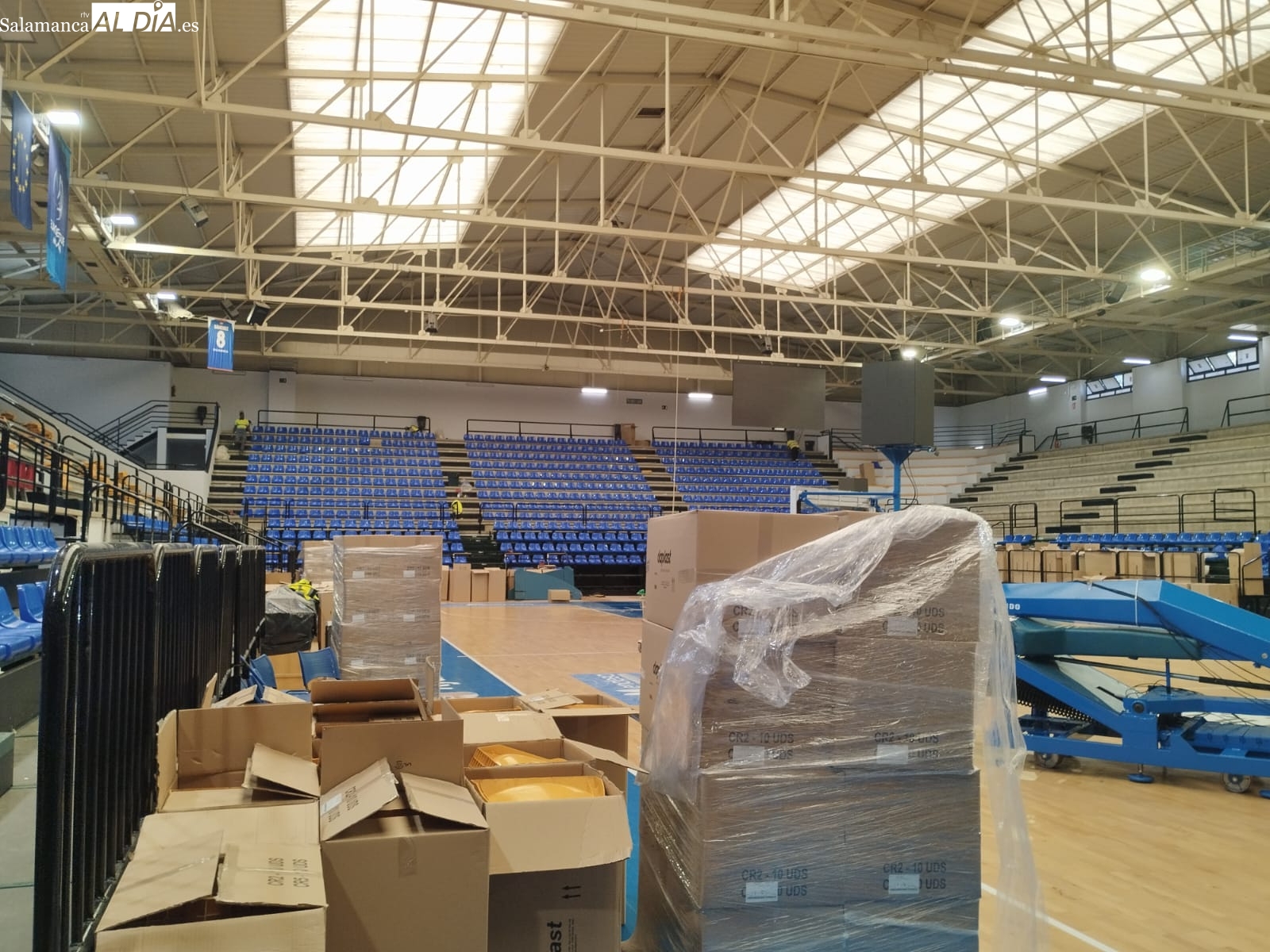 Würzburg se viste de azul para la nueva temporada del Perfumerías Avenida con el cambio del color de los asientos