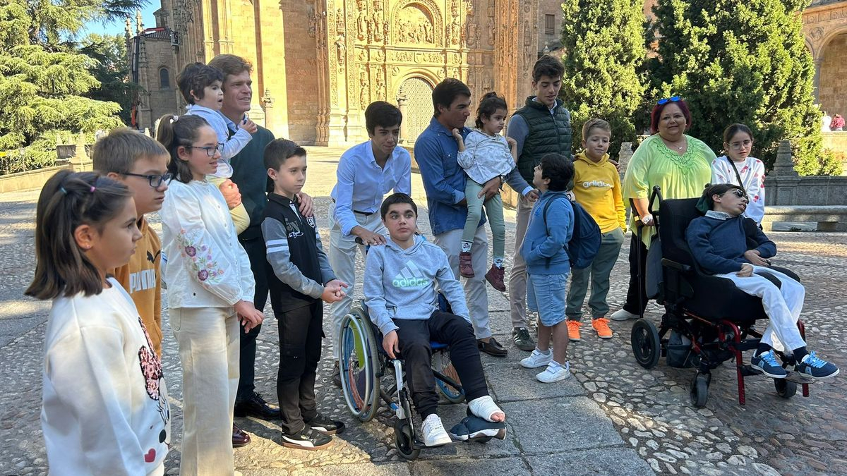 Borja Jiménez, Marco Pérez e Íñigo Norte, junto a Aerscyl días antes del VI Festival Taurino Domingo López Chaves