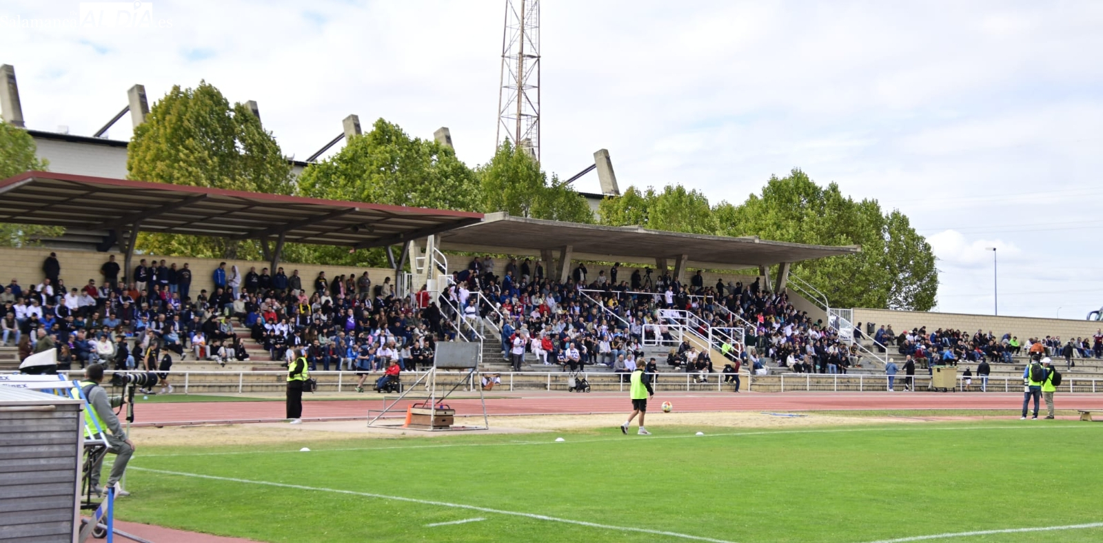 Conflicto entre aficionados del Salamanca UDS y la UD Ourense: el entrenador visitante denuncia lanzamiento de piedras