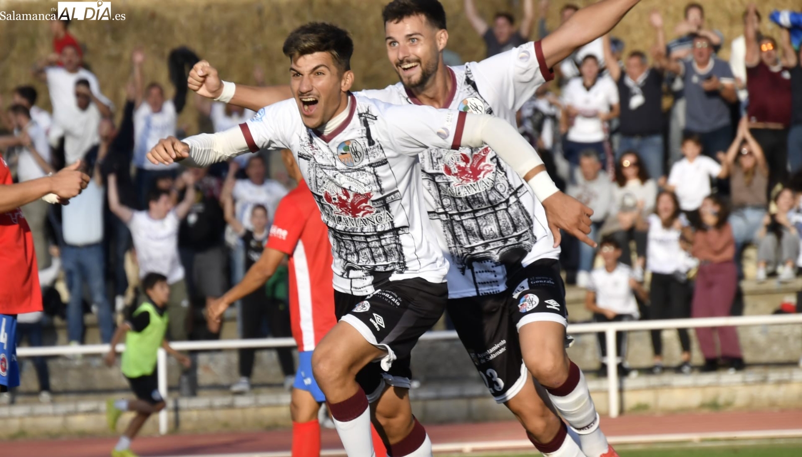 FOTOS | Tomi desata la locura con la victoria del Salamanca UDS sobre una floja UD Ourense en el minuto 96 (1-0)