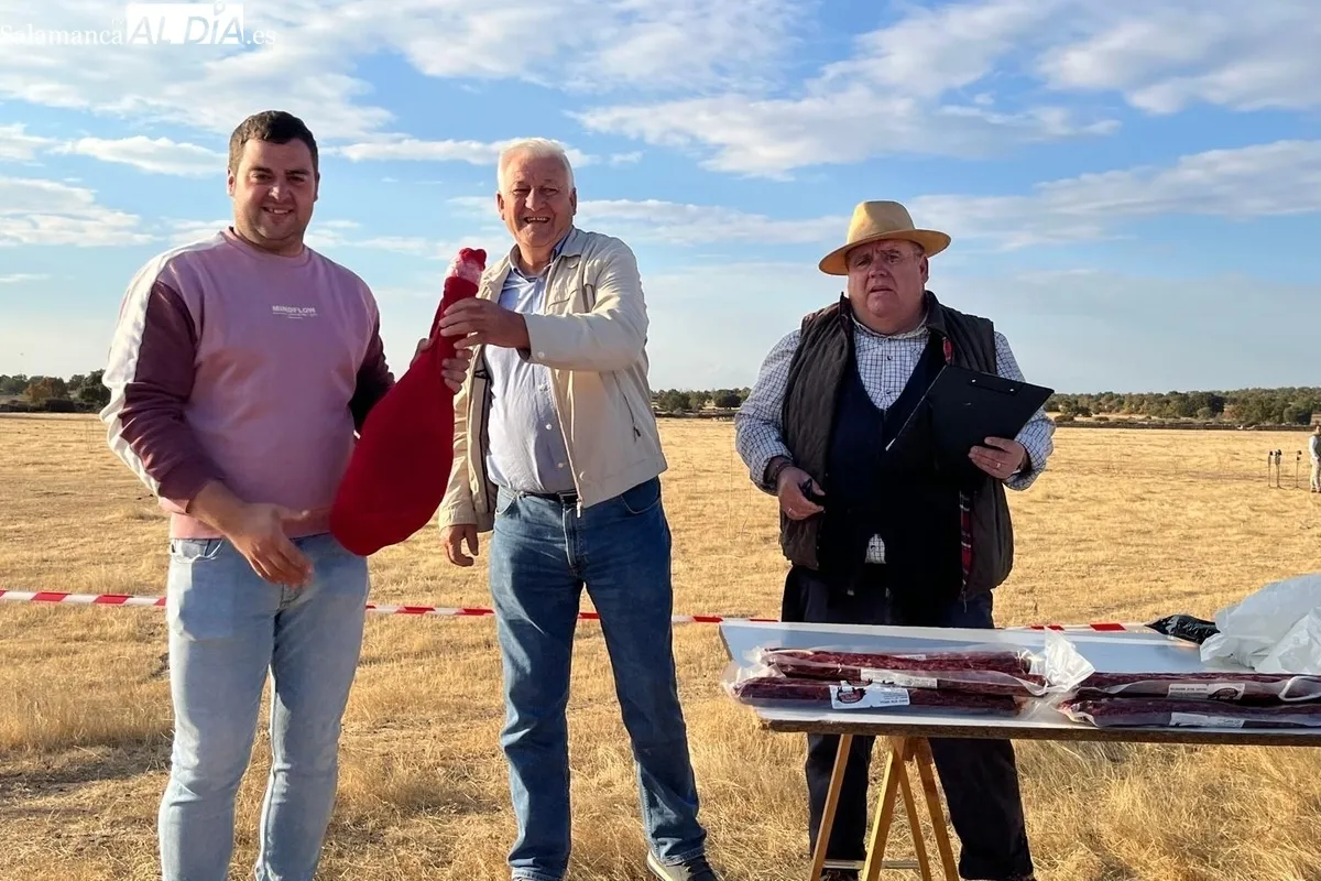 Buen ambiente en la tirada al plato de Villar de Peralonso 