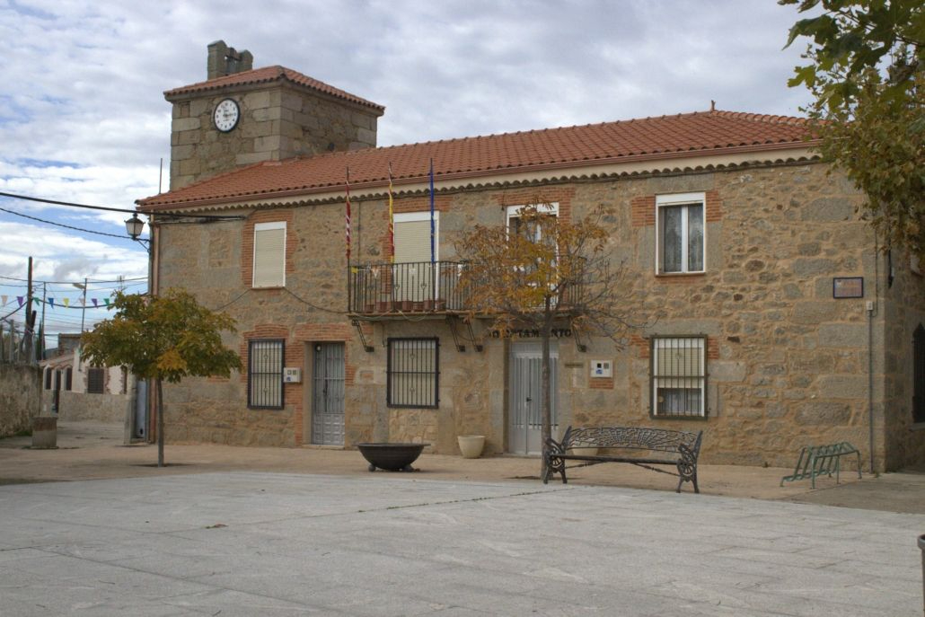 Gallegos de Solmirón: su consultorio, sin internet ni medios