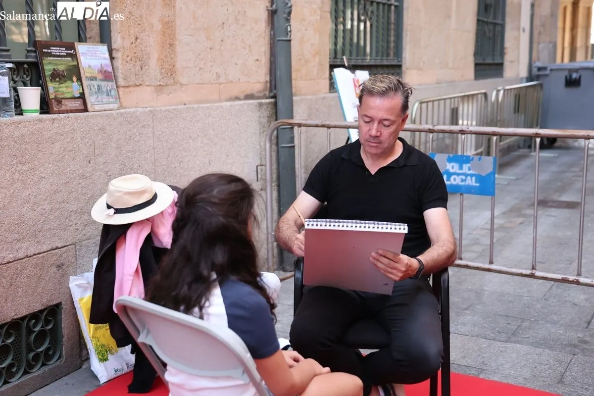 Las calles Rúa y Zamora se llenan de arte con caricaturas gratuitas para apoyar el comercio local. Foto de David Sañudo