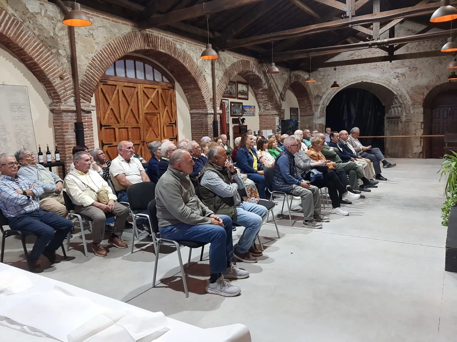 Foto 3 - Expertos en medicina y cultura protagonizan la Semana Cultural de la Asociaci&oacute;n de Jubilados de Mirat