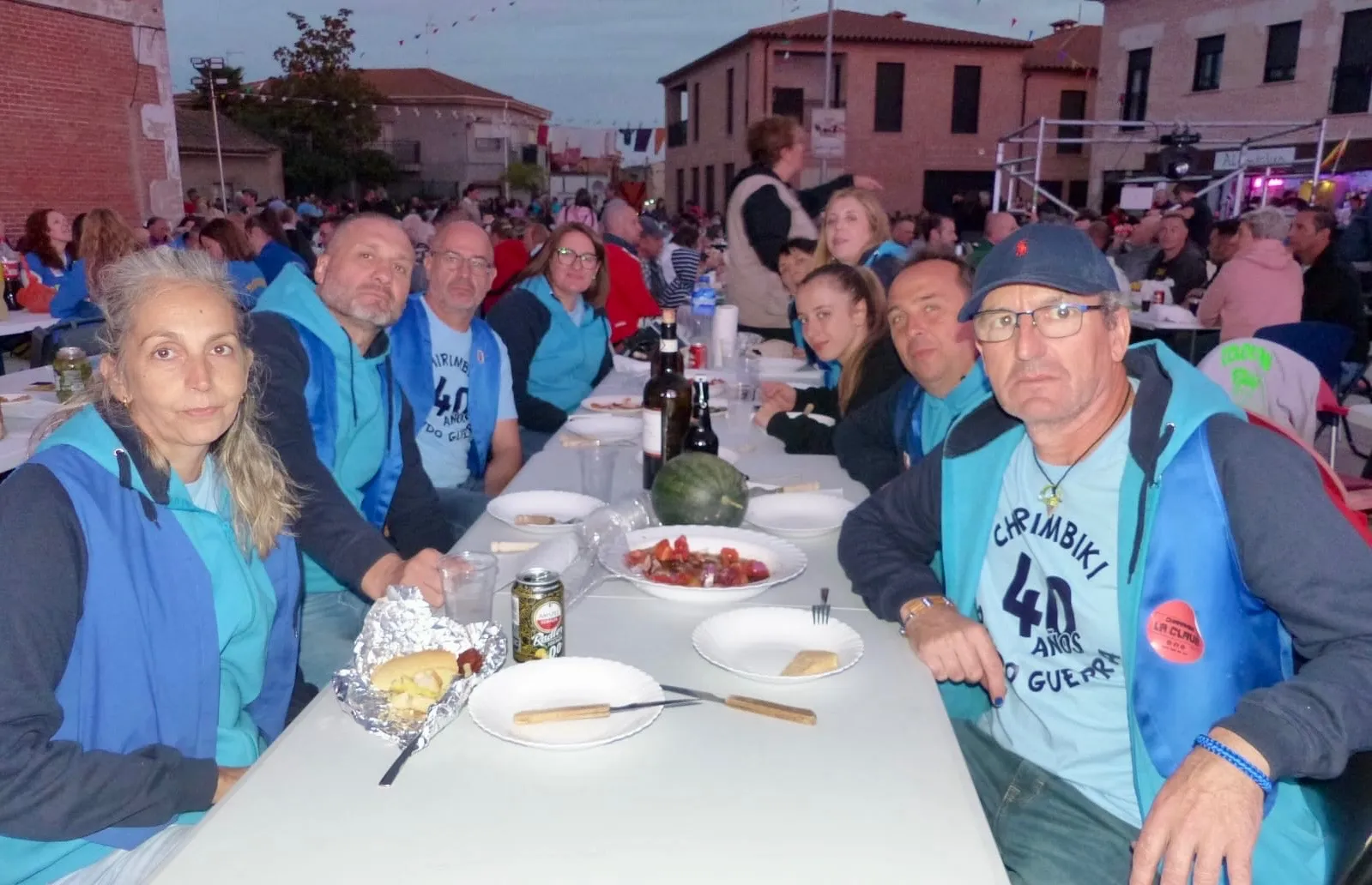 Foto 3 - Villoria dice adi&oacute;s a sus fiestas en una multitudinaria reuni&oacute;n vecinal para disfrutar juntos de la "merienda de la vaca"