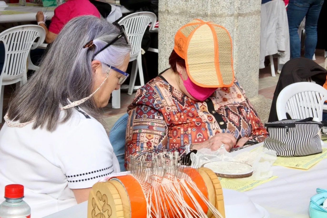 Foto 4 - Labores con historia y devoci&oacute;n, protagonistas del consolidado XVII Encuentro de Encajeras