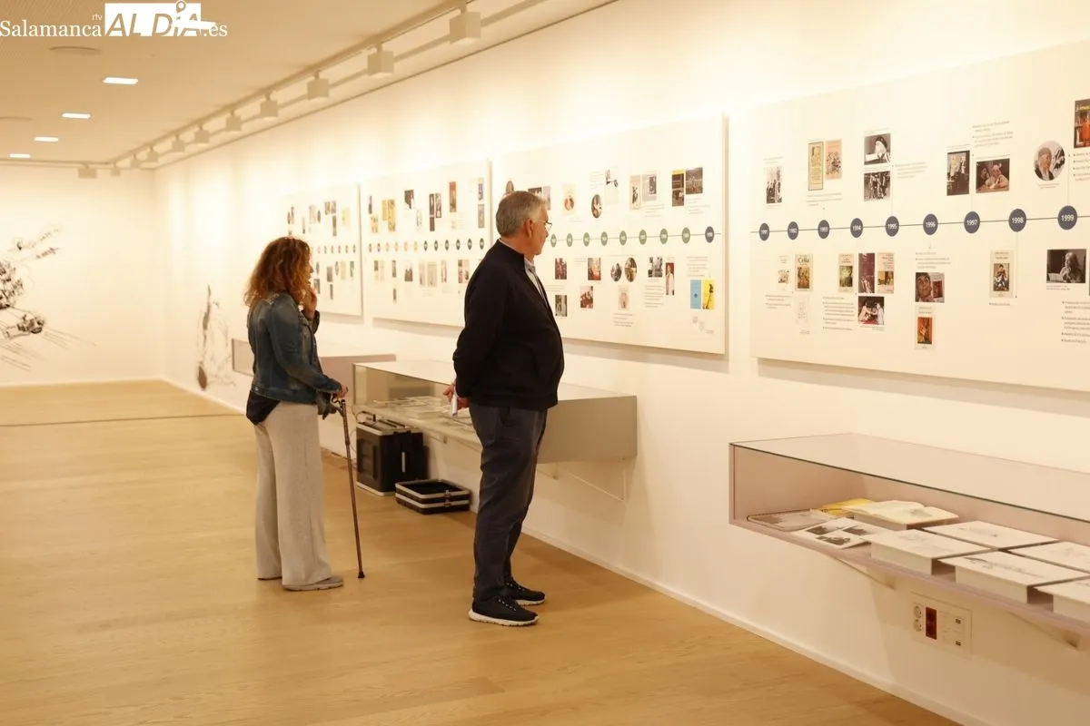 La Universidad de Salamanca rinde homenaje a la escritora Carmen Martín Gaite con la exposición 'Caperucita en Manhattan y otros cuentos', en el Centro Internacional del Español. Foto de David Sañudo