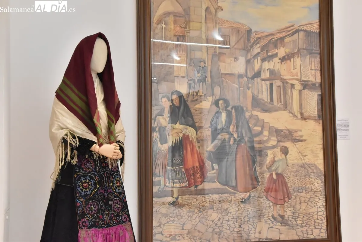 La exposición 'Vestir el barro' salda una 