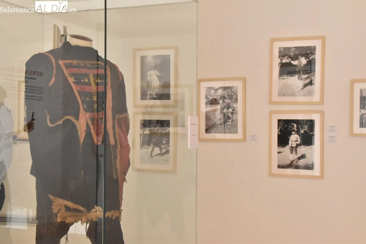 La exposición 'Vestir el barro' salda una 
