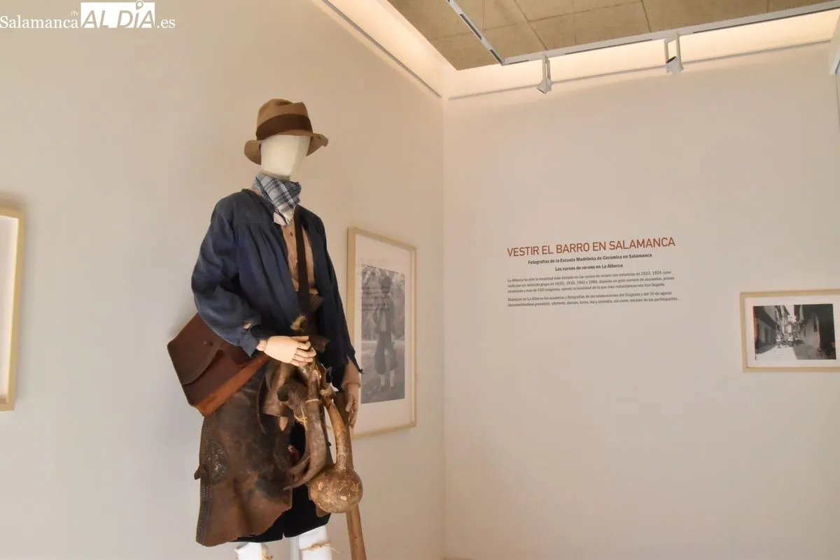 La exposición 'Vestir el barro' salda una 