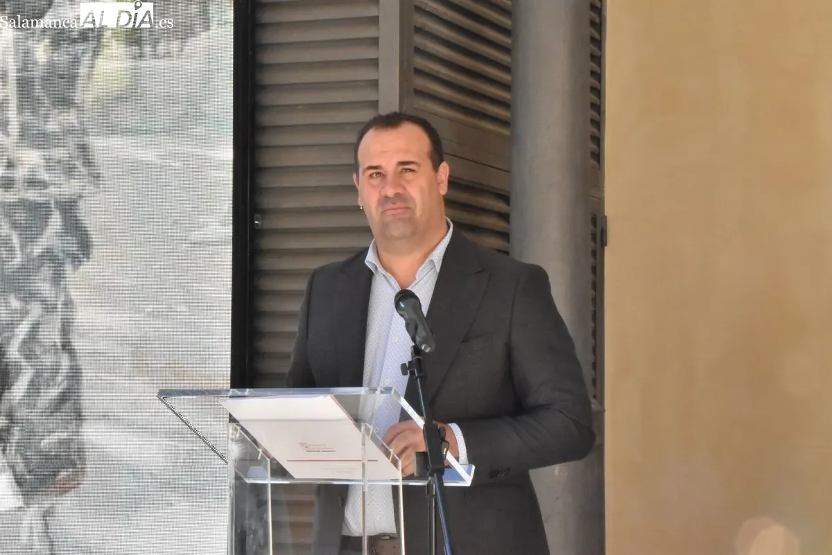 La exposición 'Vestir el barro' salda una 