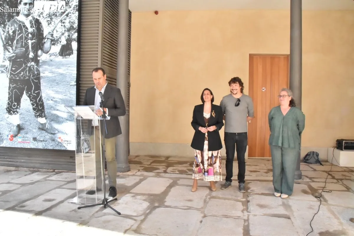 La exposición 'Vestir el barro' salda una 