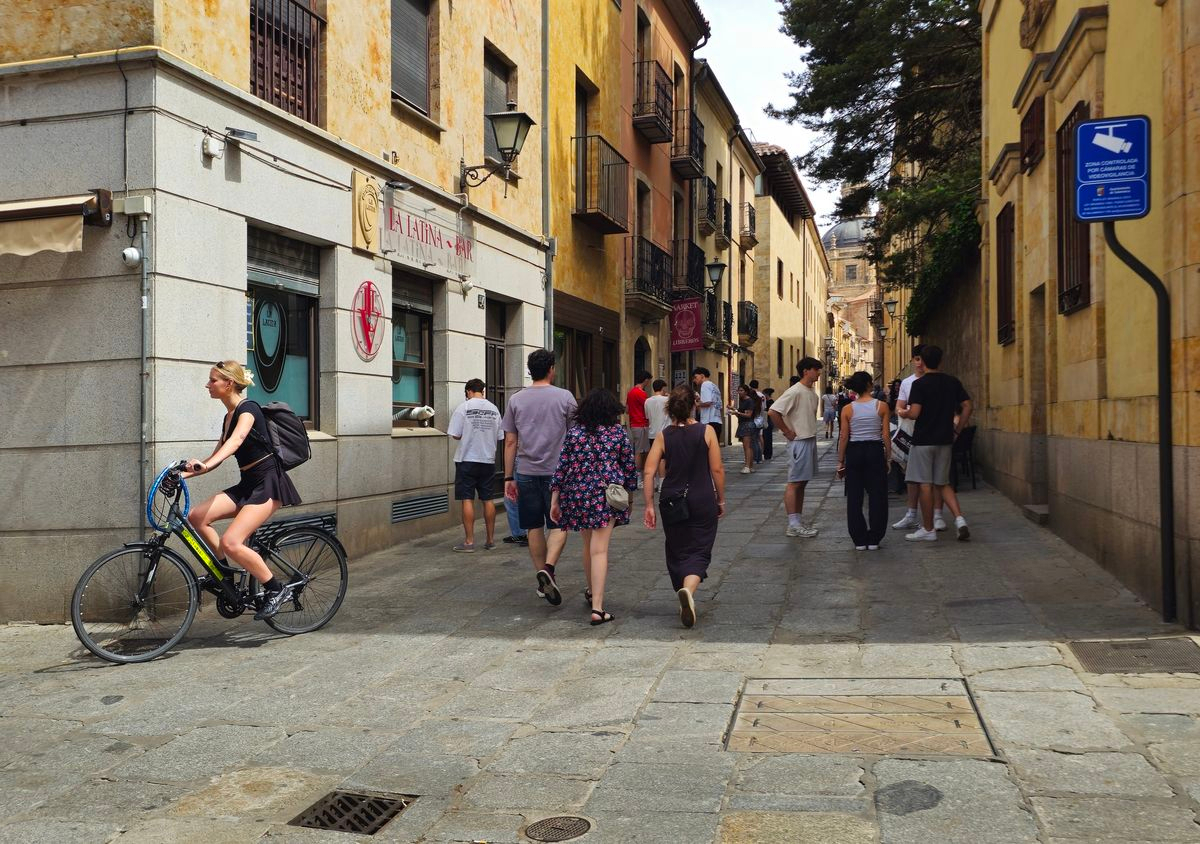 Ambiente estudiantil en la calle Libreros, Salamanca