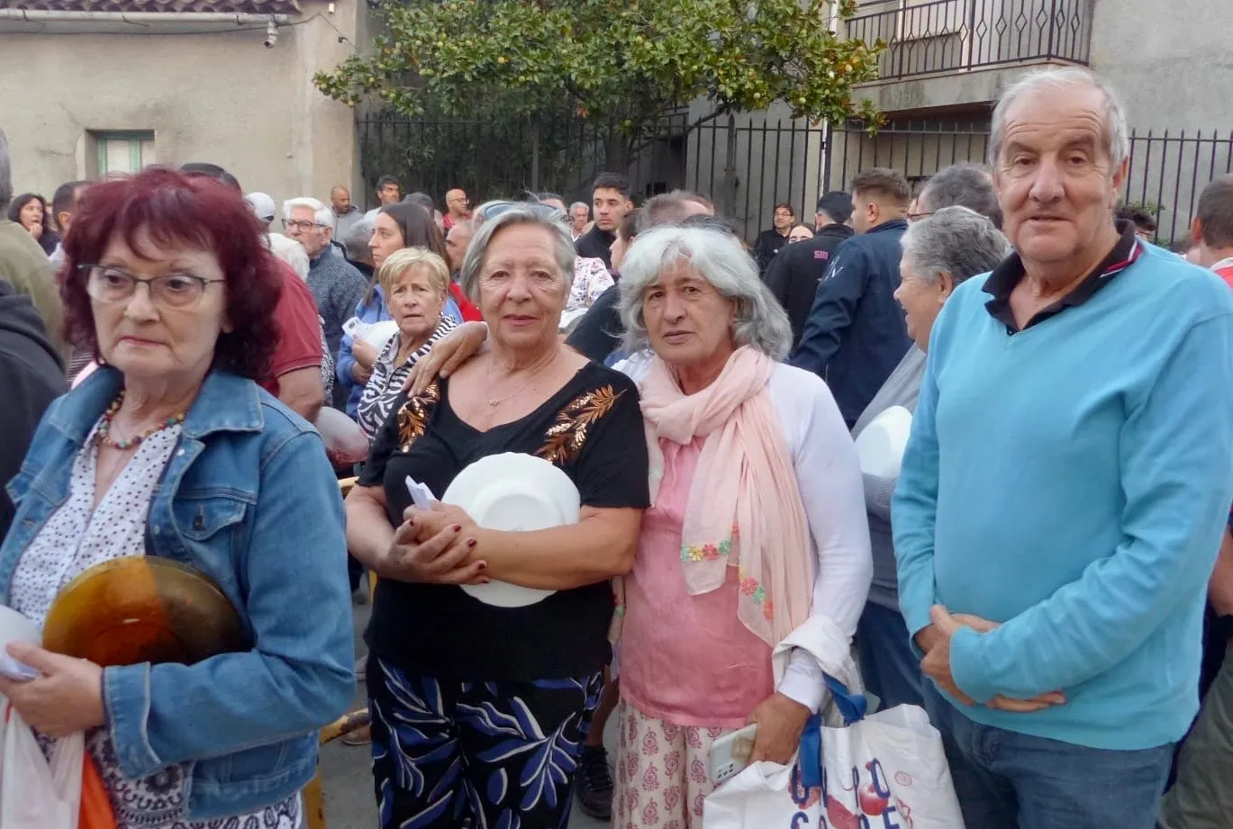 Foto 10 - Villoria dice adi&oacute;s a sus fiestas en una multitudinaria reuni&oacute;n vecinal para disfrutar juntos de la "merienda de la vaca"