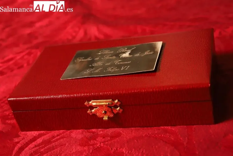 Foto 3 - La Orden del Carmelo Descalzo obsequia al rey Felipe VI con la llave real del sepulcro de santa Teresa