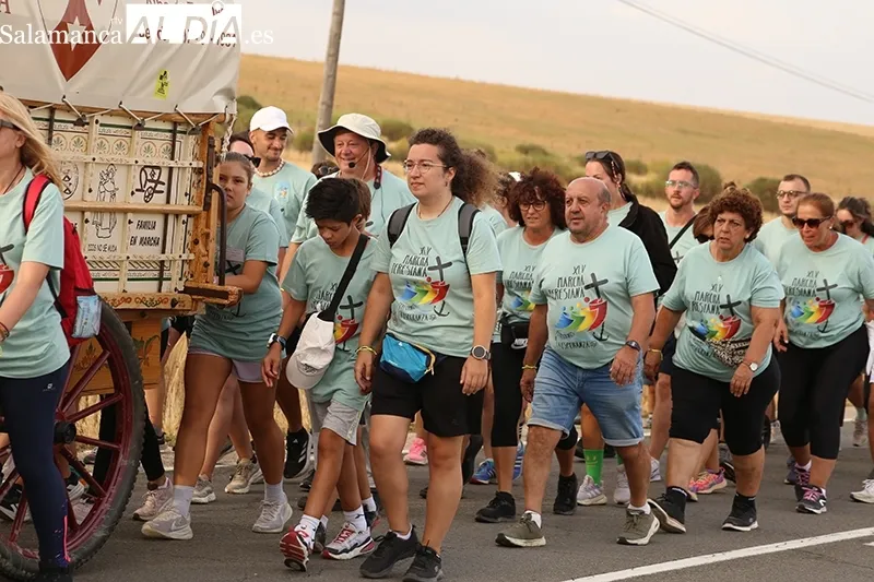 Foto 12 - Emoci&oacute;n y compromiso en la Cuesta Hijosa: la Marcha Teresiana 2025 alcanza su meta en Alba