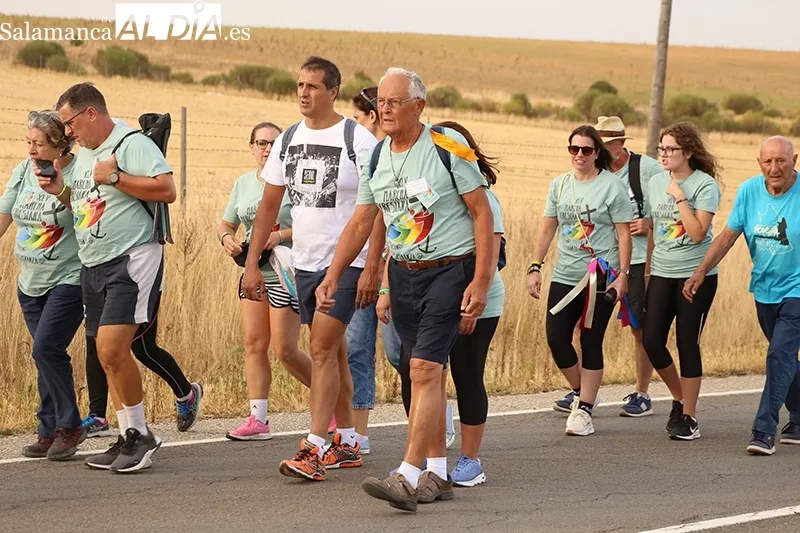 Foto 6 - Emoci&oacute;n y compromiso en la Cuesta Hijosa: la Marcha Teresiana 2025 alcanza su meta en Alba