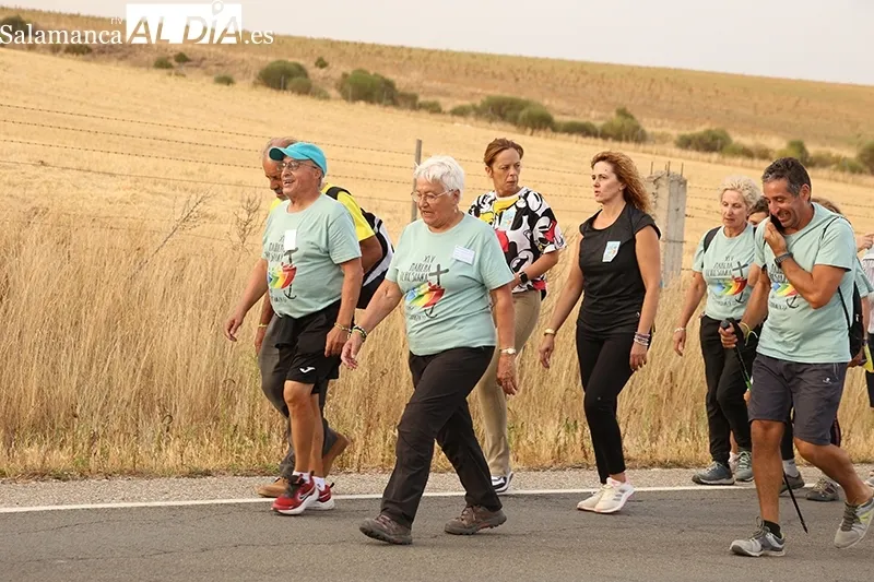 Foto 4 - Emoci&oacute;n y compromiso en la Cuesta Hijosa: la Marcha Teresiana 2025 alcanza su meta en Alba