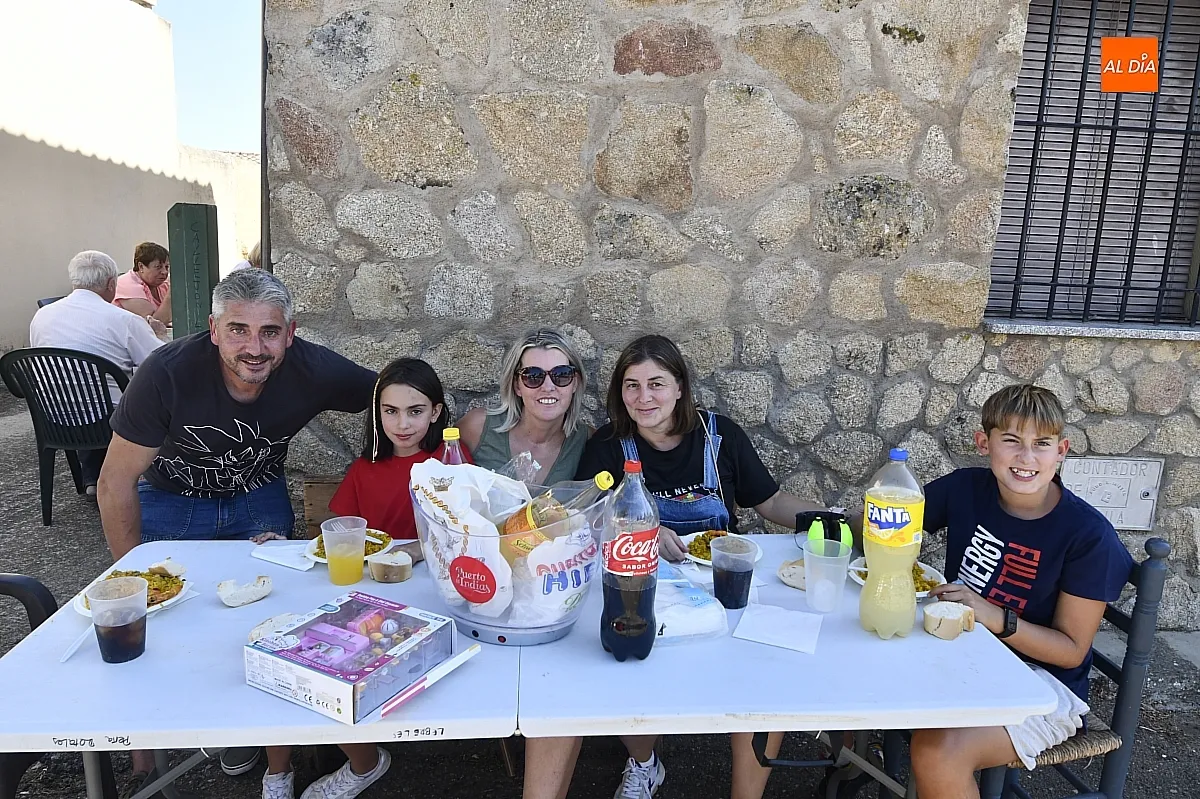 Paella popular en Aldehuela de Yeltes/ Fotos: Adrián M.Pastor