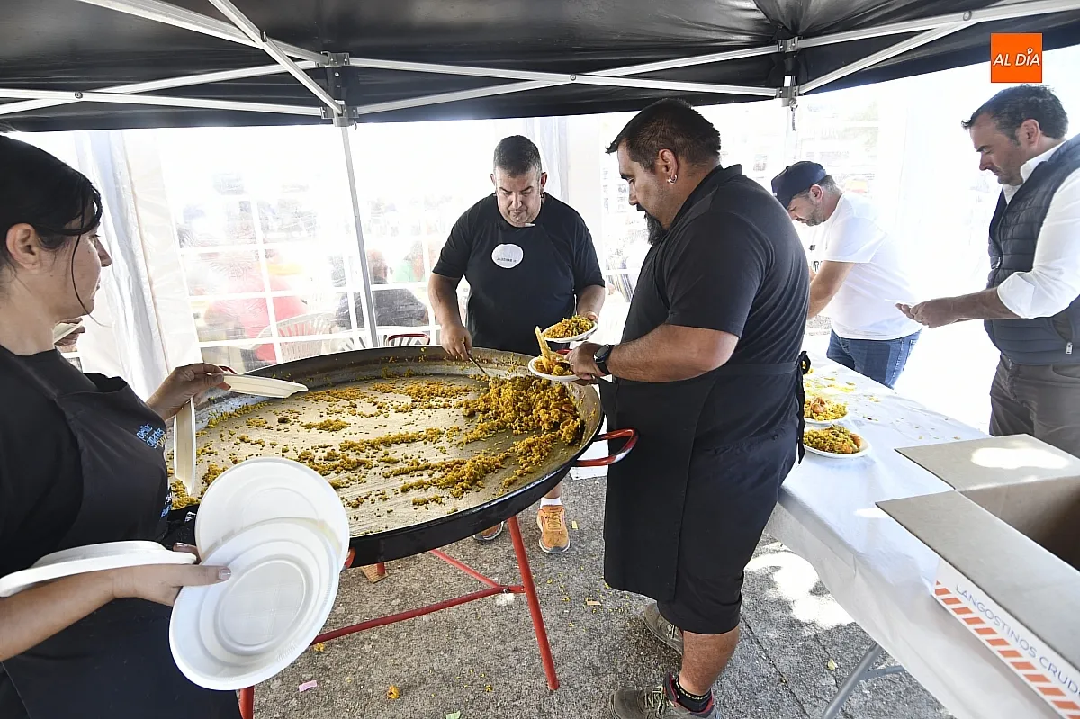 Paella popular en Aldehuela de Yeltes/ Fotos: Adrián M.Pastor