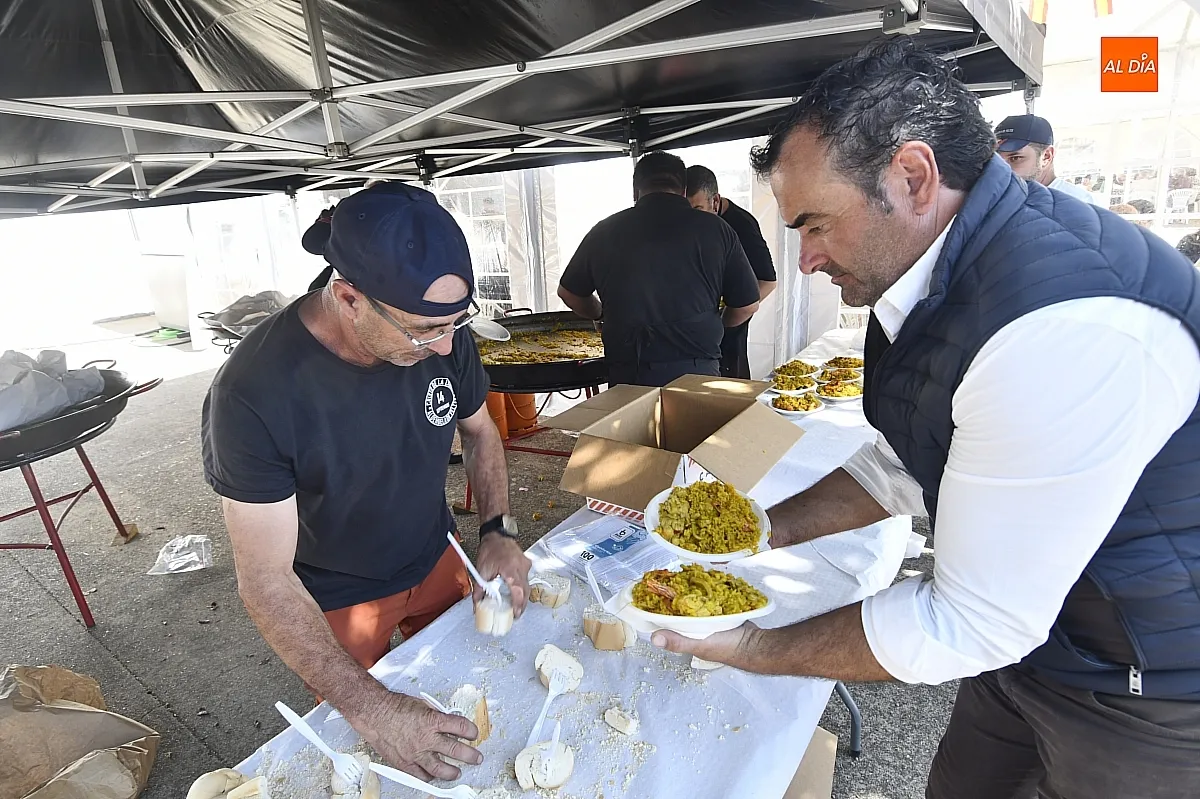 Paella popular en Aldehuela de Yeltes/ Fotos: Adrián M.Pastor