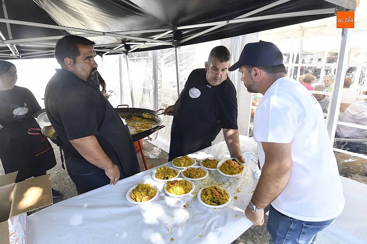 Paella popular en Aldehuela de Yeltes/ Fotos: Adrián M.Pastor