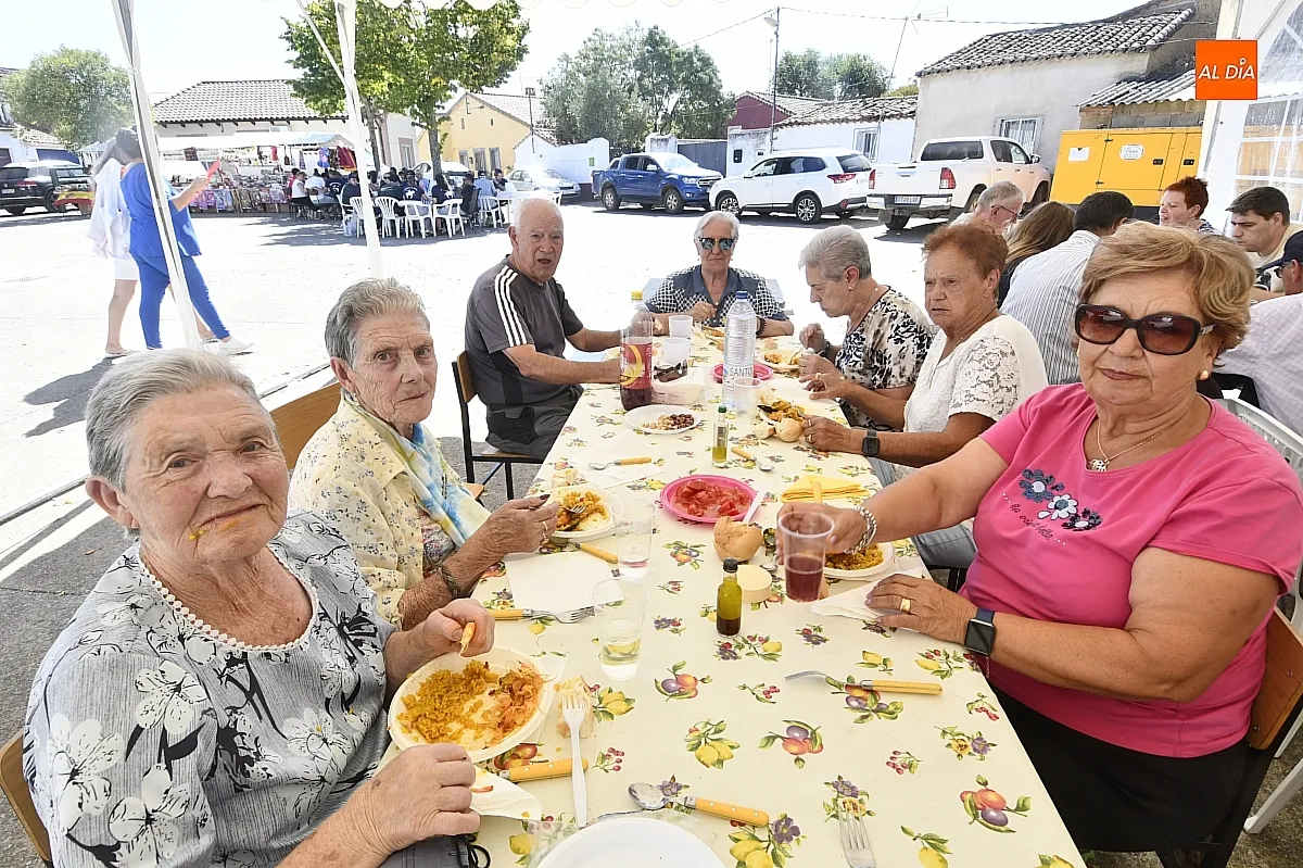 Paella popular en Aldehuela de Yeltes/ Fotos: Adrián M.Pastor