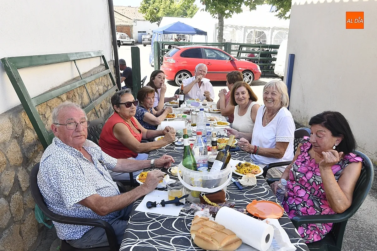 Paella popular en Aldehuela de Yeltes/ Fotos: Adrián M.Pastor