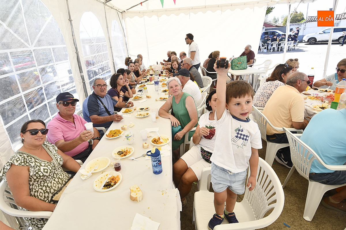 Paella popular deja con buen sabor de boca las fiestas del Cristo de la Laguna en Aldehuela de Yeltes