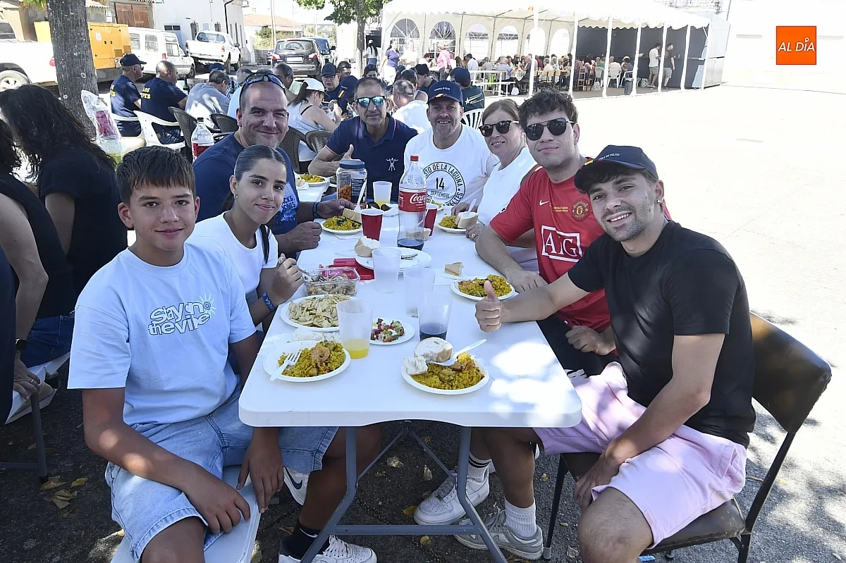 Paella popular en Aldehuela de Yeltes/ Fotos: Adrián M.Pastor