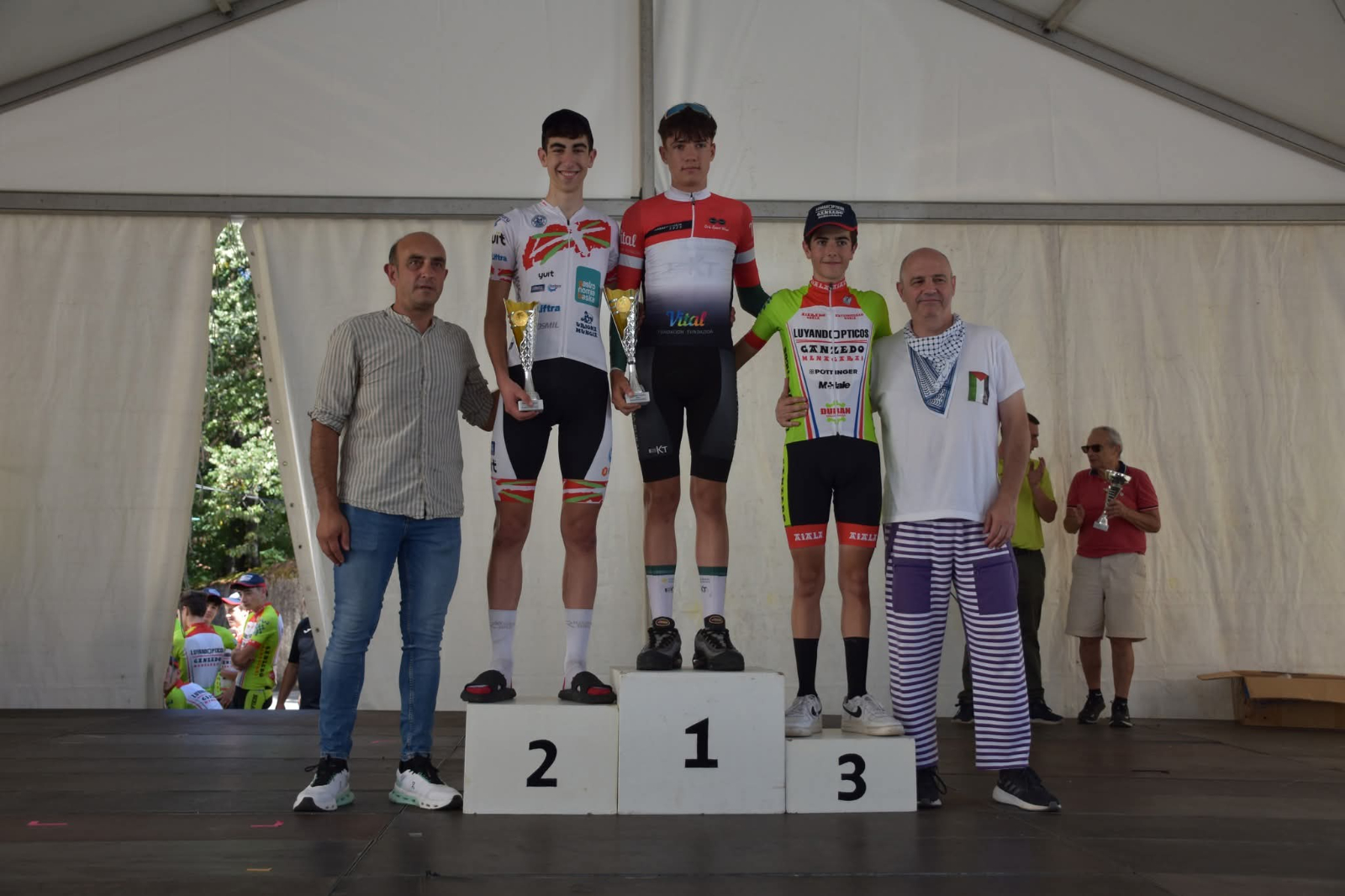 El Caja Rural de Salamanca cierra la temporada con victoria individual y por equipos en la Vuelta a Álava Cadete