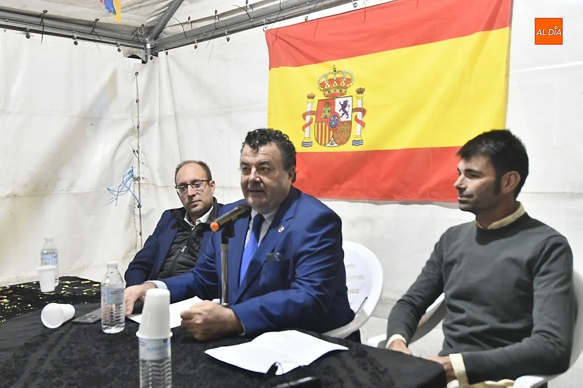 Foto 6 - Paco Ca&ntilde;amero ensalza la &ldquo;nobleza, fuerza y valor&rdquo; que guarda Pedrotoro &ldquo;en cada casa y cada vecino&rdquo;