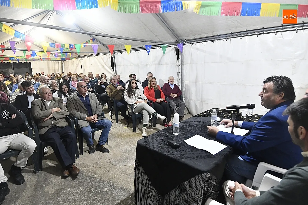 Foto 8 - Paco Ca&ntilde;amero ensalza la &ldquo;nobleza, fuerza y valor&rdquo; que guarda Pedrotoro &ldquo;en cada casa y cada vecino&rdquo;
