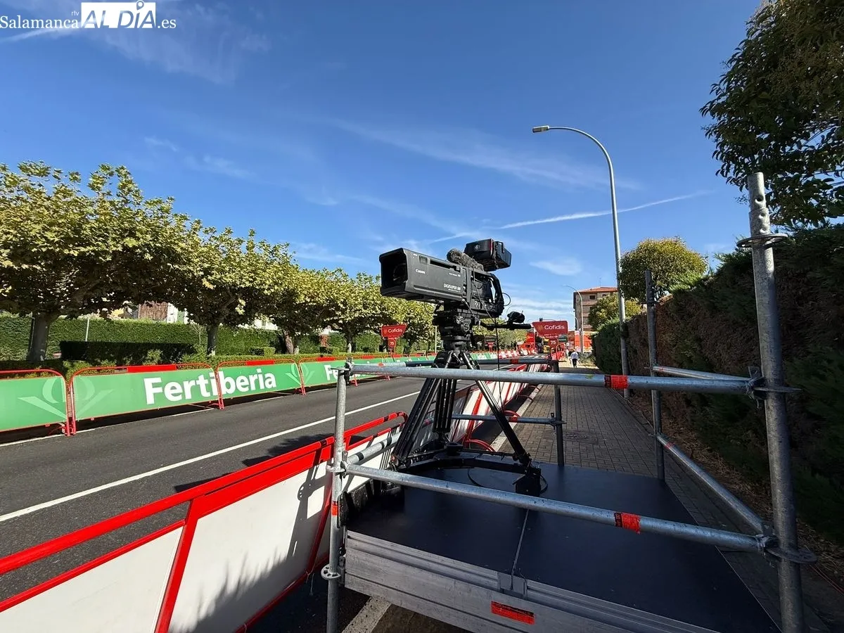 Preparativos en Guijuelo para la llegada de la Vuelta. Foto de Carlos Cuervo