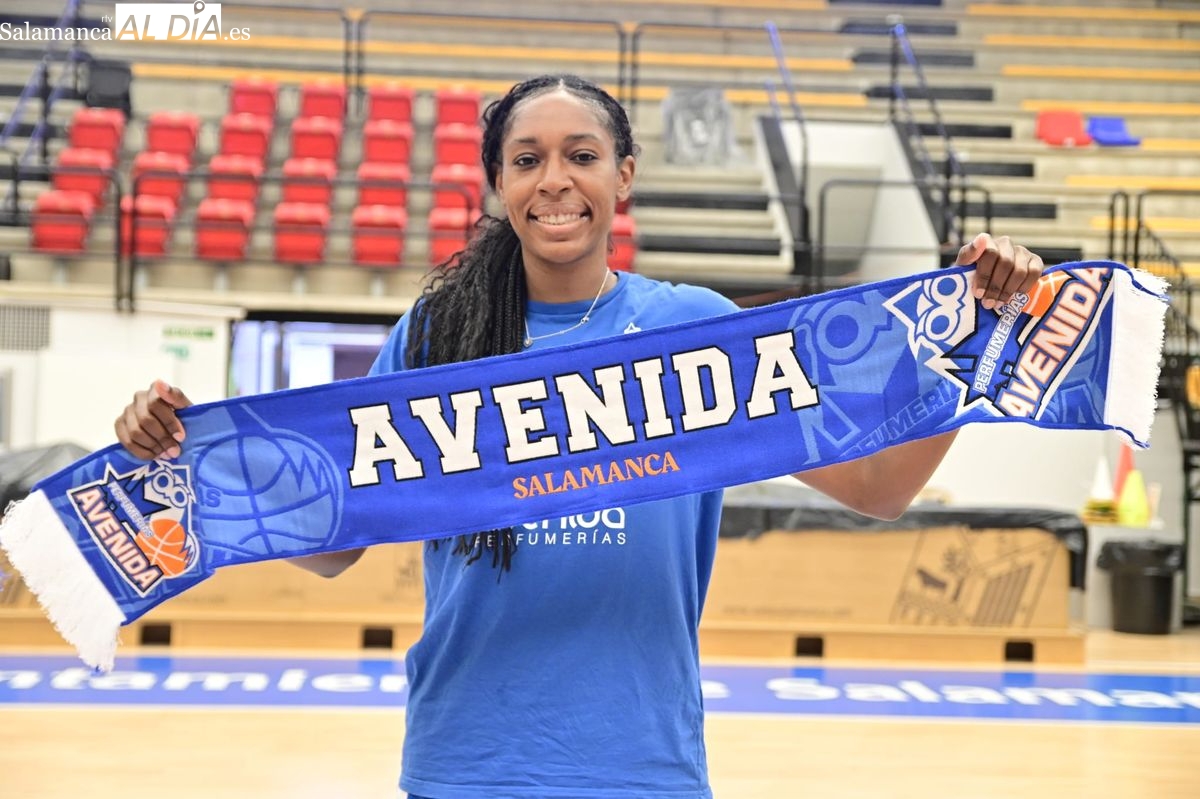 Perfumerías Avenida presenta a la pívot Khaidijiah Cave