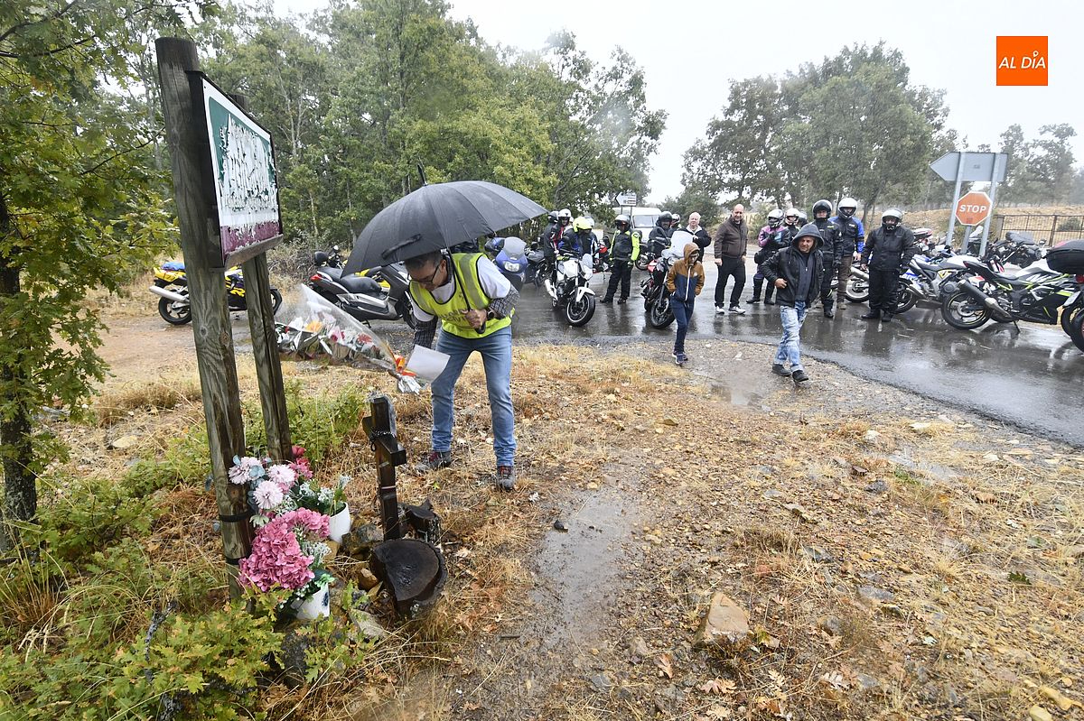 Cerca de un centenar de moteros mantienen el recuerdo a José Antonio Salicio y Ricardo Sánchez