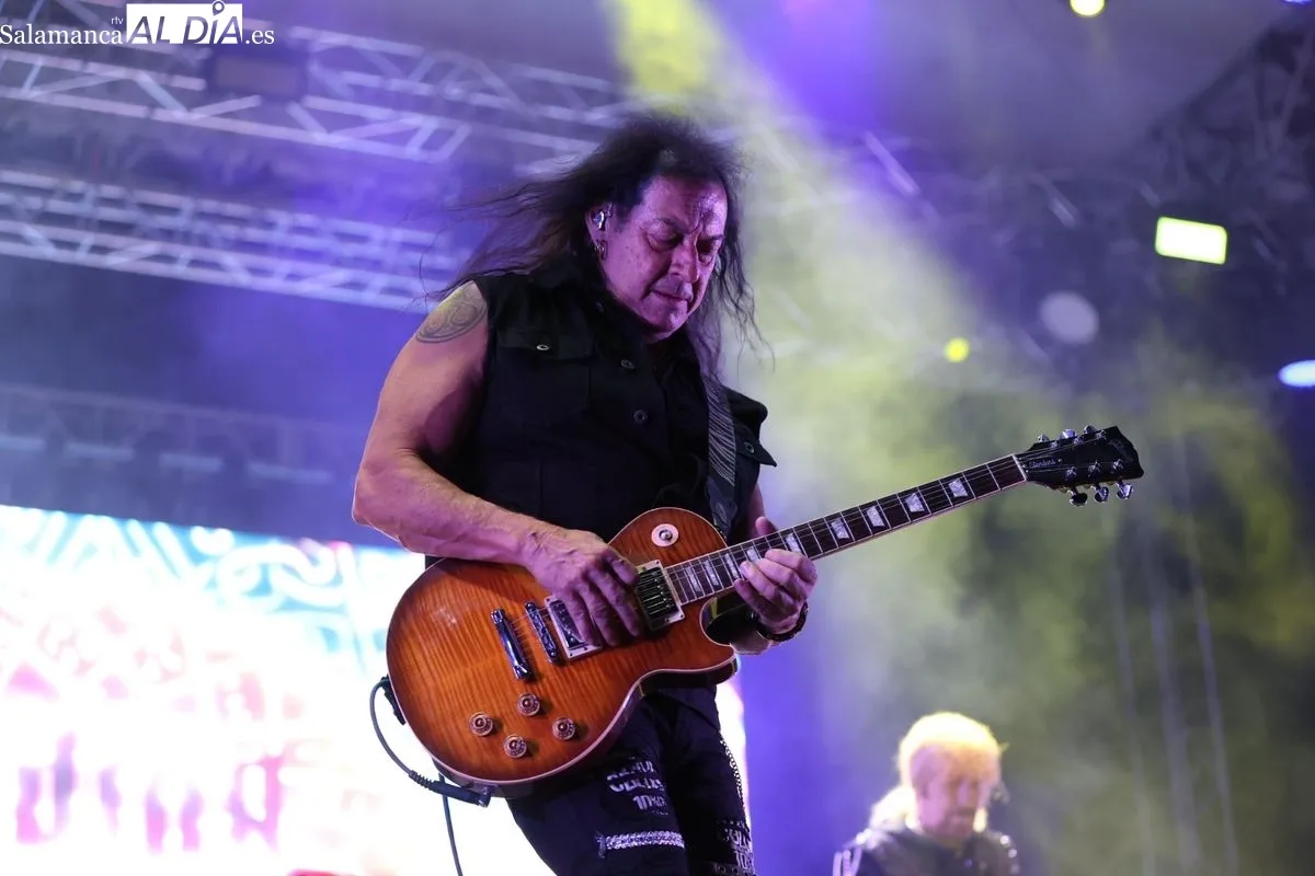 Medina Azahara se despide de Salamanca con un concierto legendario en la Plaza Mayor | FOTOS: David Sañudo 
