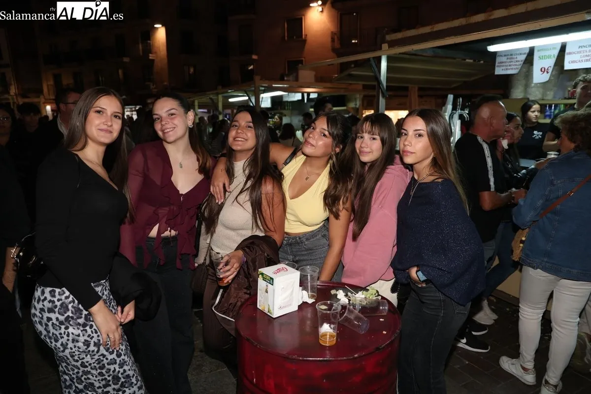 El buen ambiente se consolida en las casetas de La Rúa en el ecuador de la Feria de Día | FOTOS: David Sañudo 