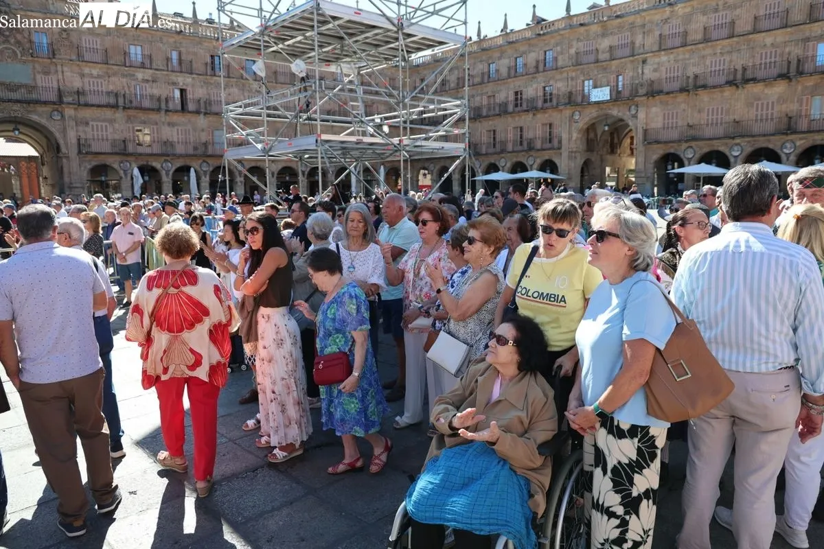 Los tamborileros toman la Plaza Mayor de Salamanca en su XXXVII gran día | FOTOS: David Sañudo 