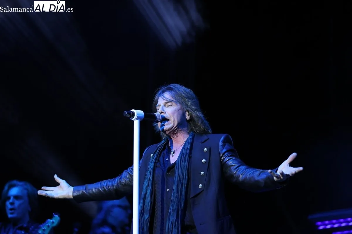 Salamanca se entrega al rock de Europe, que desata la euforia en una Plaza Mayor llena hasta la bandera | FOTOS: David Sañudo 