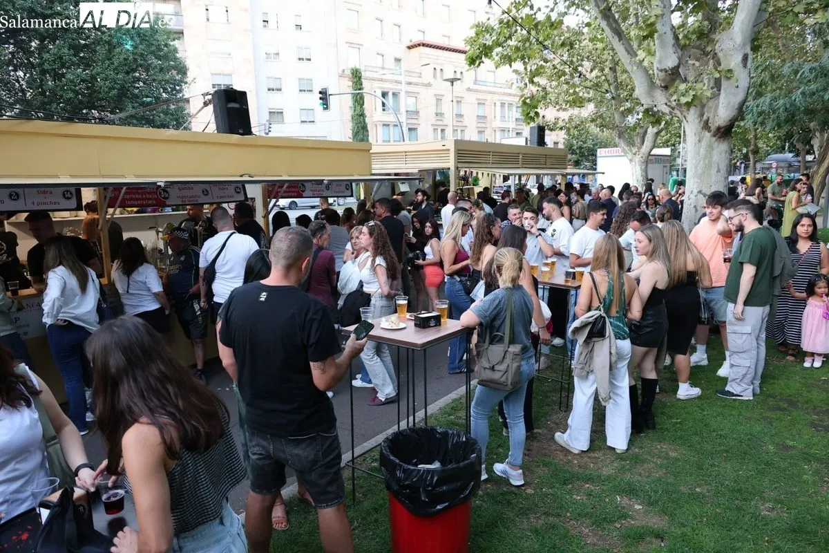 Gran ambiente en las casetas de La Alamedilla | FOTOS: David Sañudo
