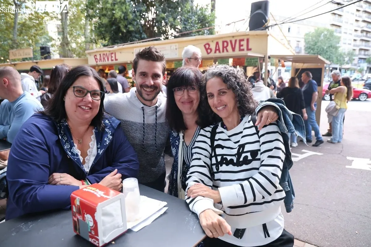 Gran ambiente en las casetas de La Alamedilla | FOTOS: David Sañudo