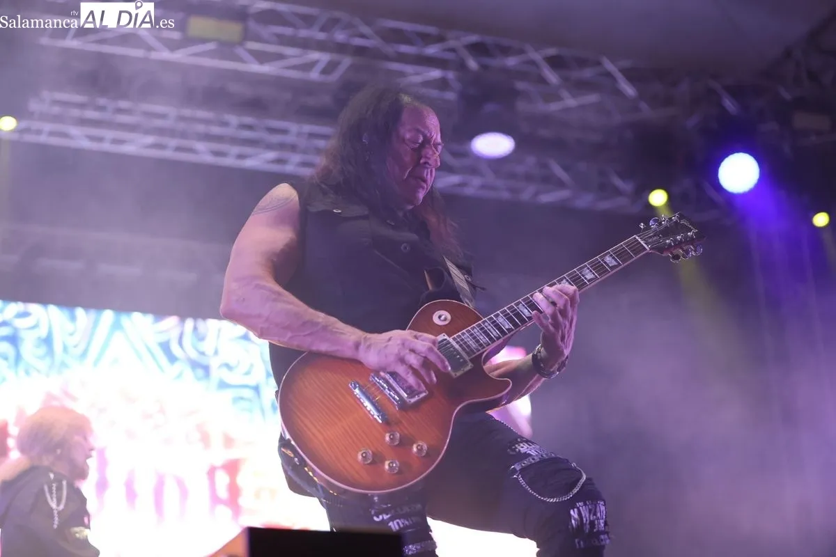Medina Azahara se despide de Salamanca con un concierto legendario en la Plaza Mayor | FOTOS: David Sañudo 
