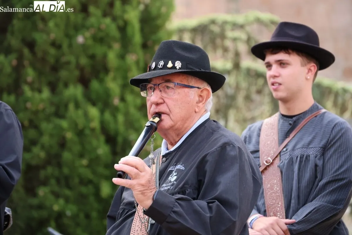 El sonido del tamboril inunda los barrios de Salamanca en la víspera de su gran día | FOTOS: David Sañudo